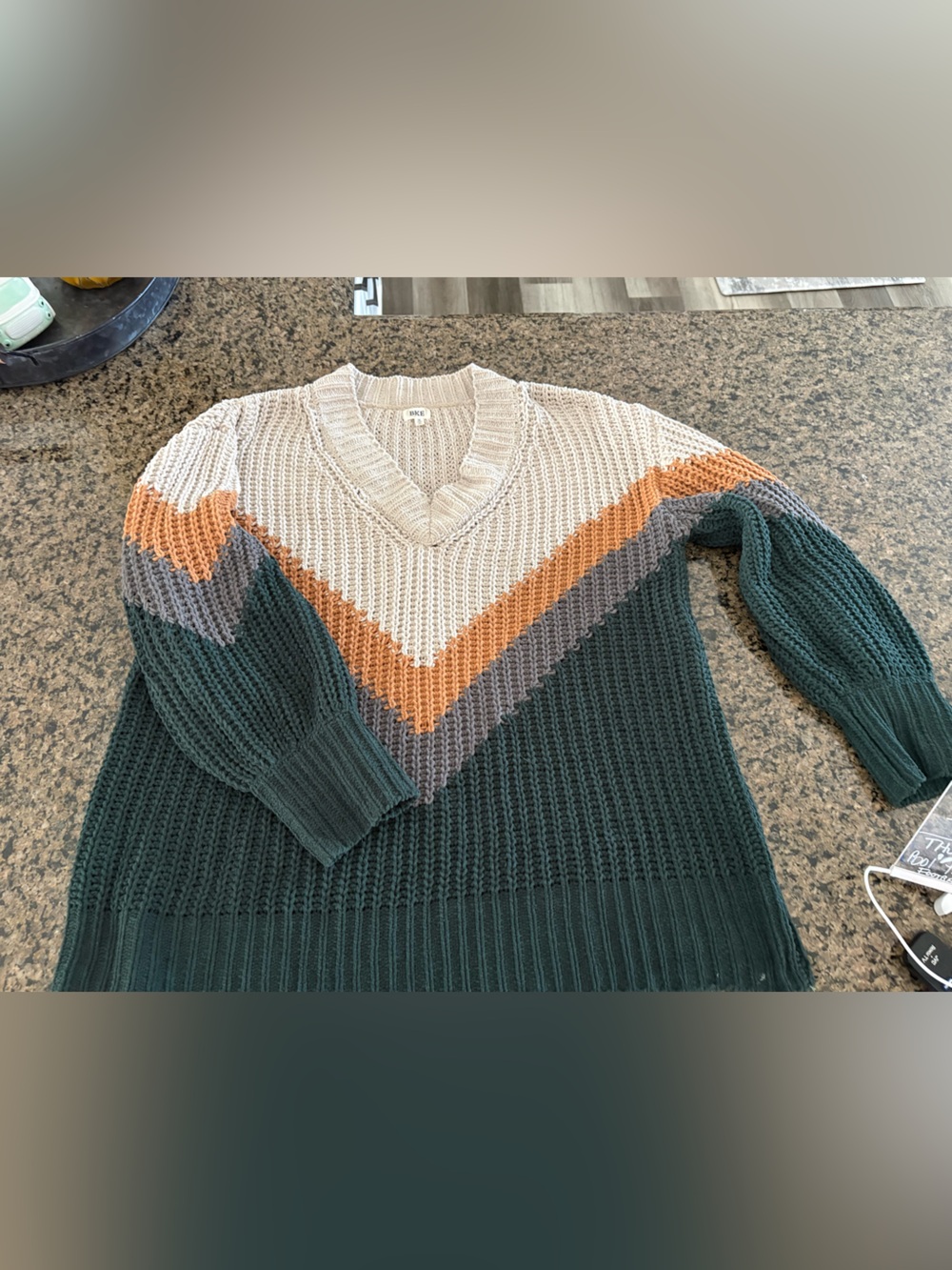 BKE Women’s Pullover Sweater Sz M. Chunky Knit V-Neck Colorblock Long Sleeve